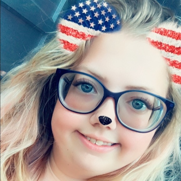 Meet your Posher, Carrie - Picture 2 of 4